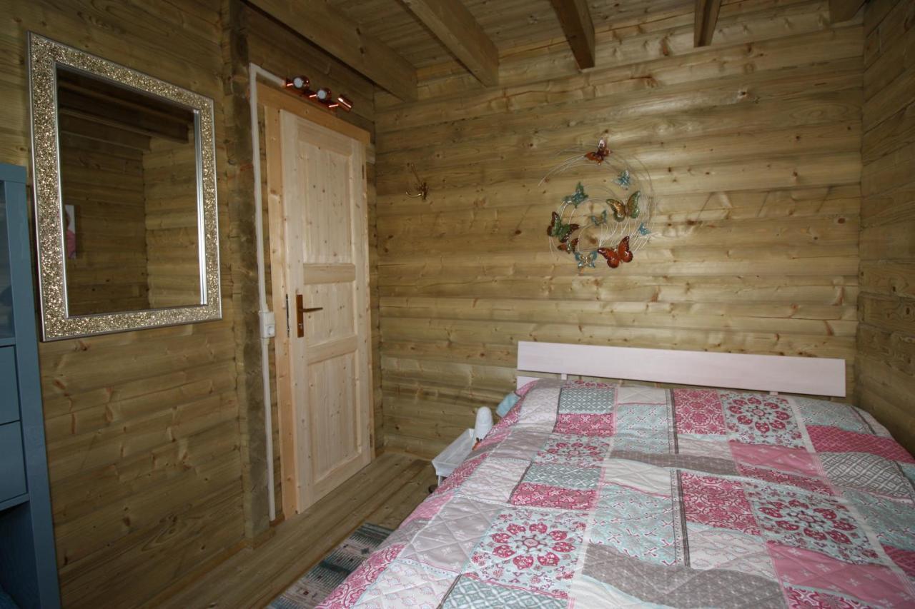 Villa Emilia - Gemuetliches Kinderfreundliches Blockhaus Mit Umzaeuntem Garten Sint Annaland Kültér fotó