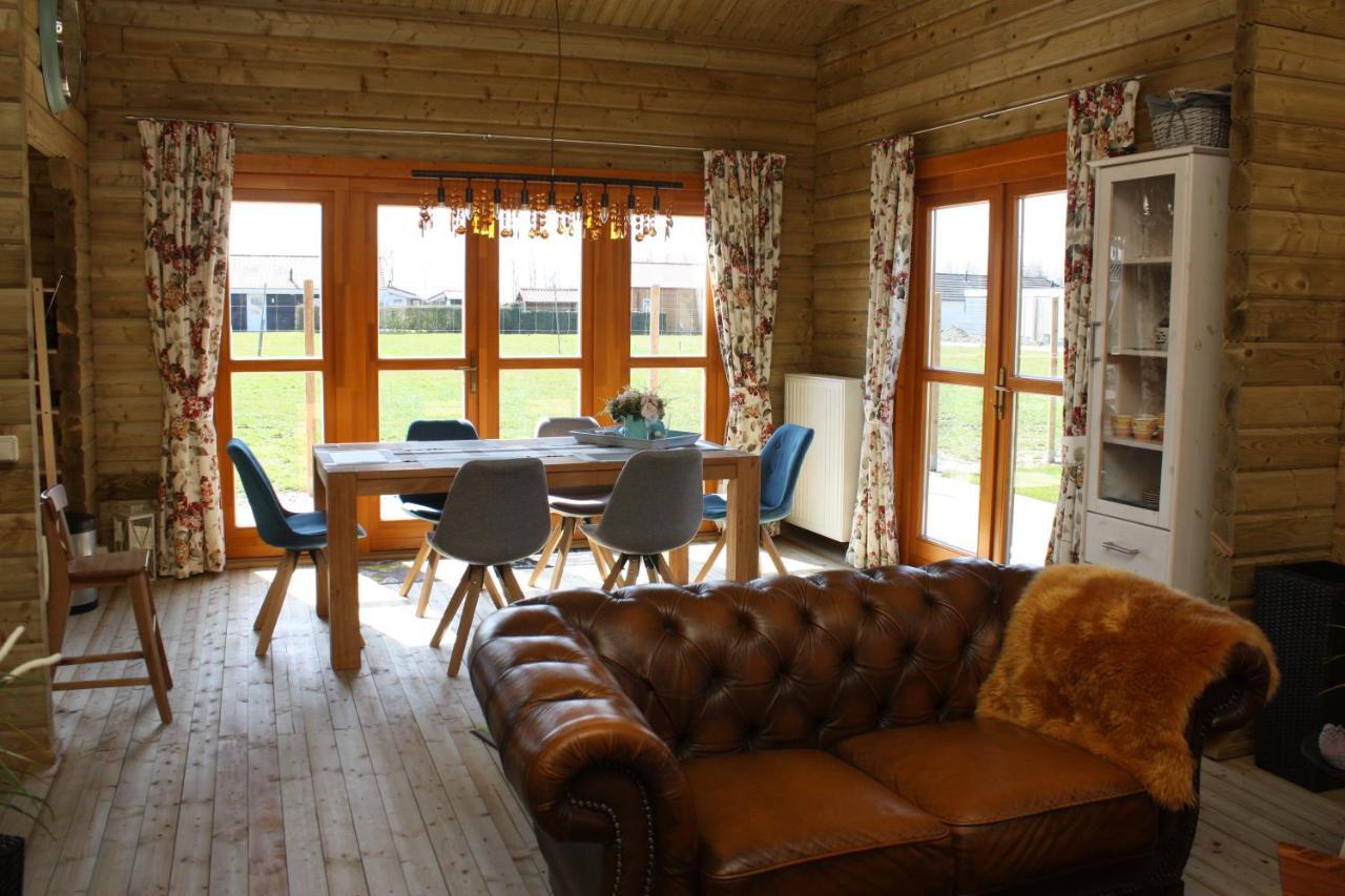 Villa Emilia - Gemuetliches Kinderfreundliches Blockhaus Mit Umzaeuntem Garten Sint Annaland Kültér fotó